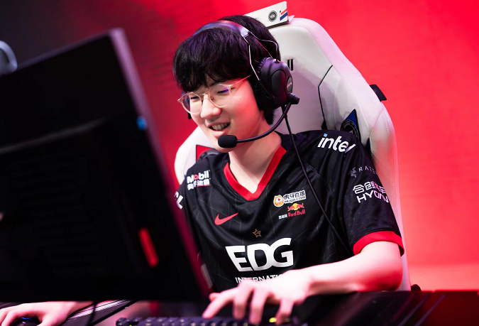 这就是通天代!"老公"季后赛4连mvp,德莱文竟然没人敢放?_腾讯新闻