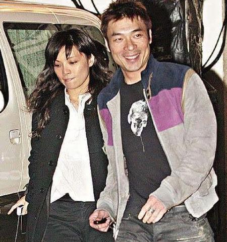 他传出了很多绯闻,有富婆张凤仪,富家女谭毓桢等等.