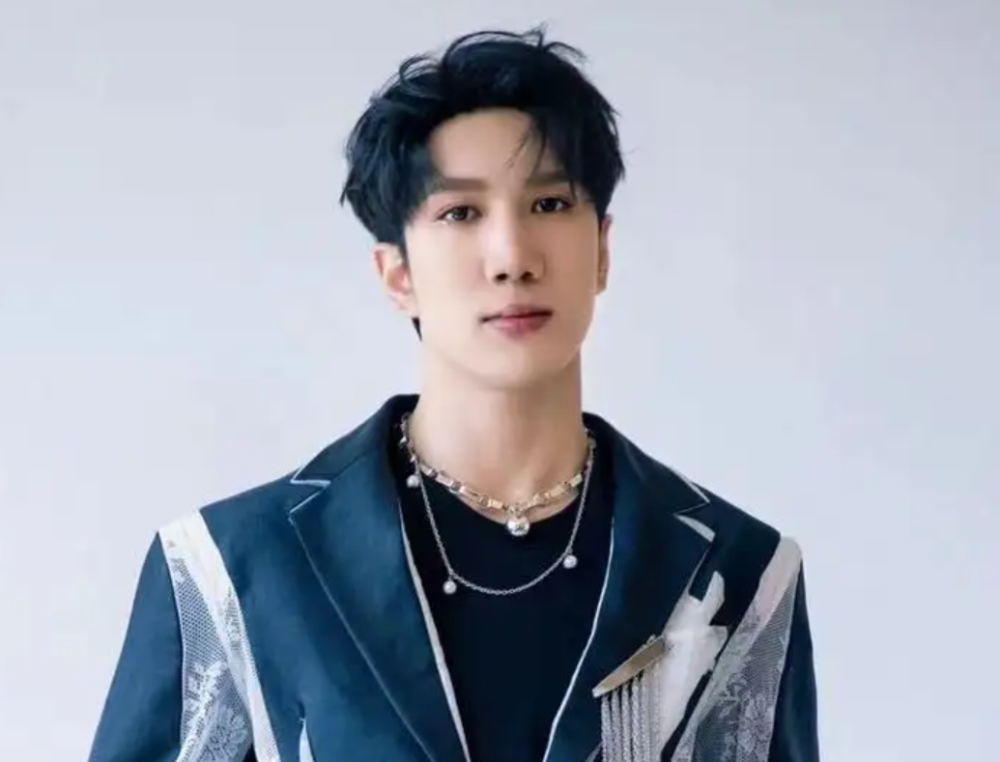 网红韩佩泉直播闹轻生不堪弹幕被辱骂跳窗警方回应人已救下