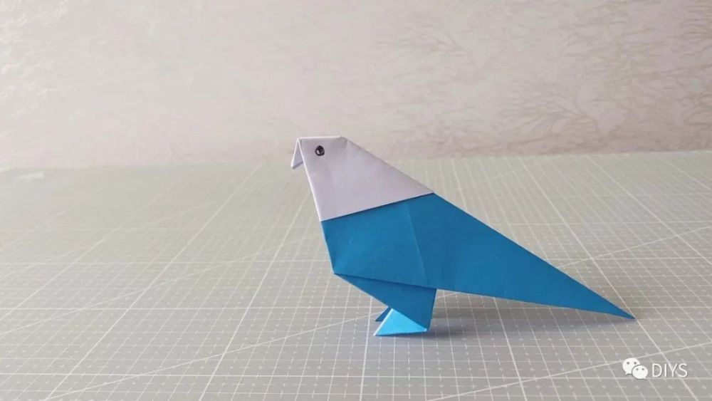 "手工折纸"一只会站立的"鹦鹉"_腾讯新闻