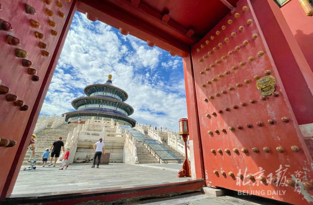 今日北京流云飞舞，市民游客走进天坛访古赏云免费的小学英语app