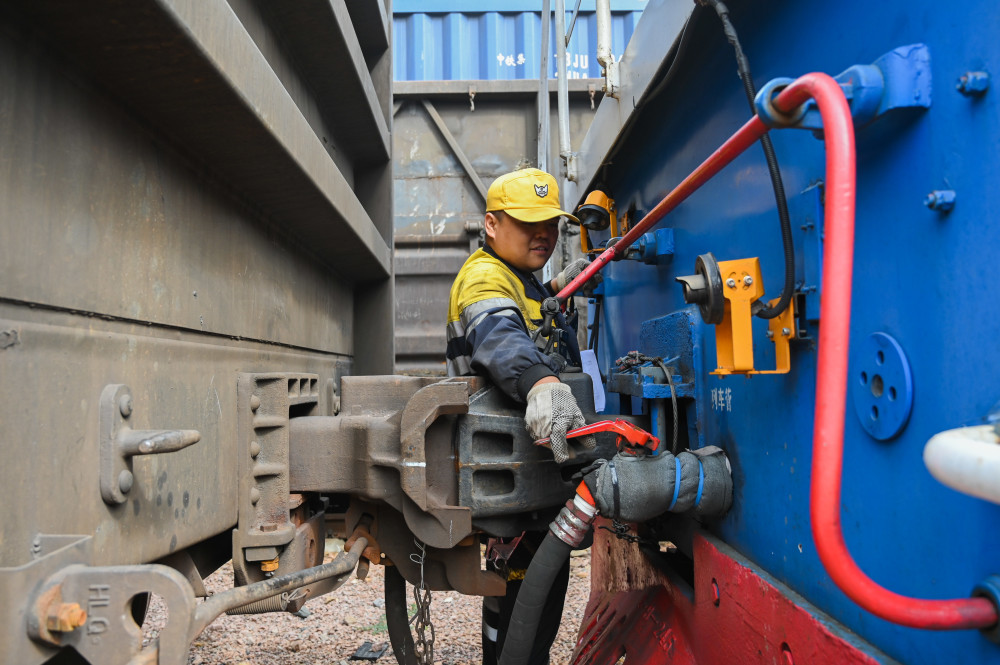 铁路调车员:日行三万步 保电煤供应