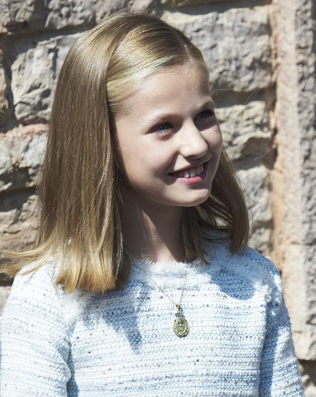 丹麦伊莎贝拉公主这条黄金配黑珍珠的现代设计感觉不错3,简约手链