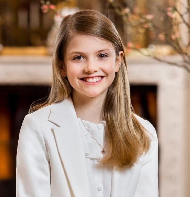 丹麦伊莎贝拉公主这条黄金配黑珍珠的现代设计感觉不错3,简约手链