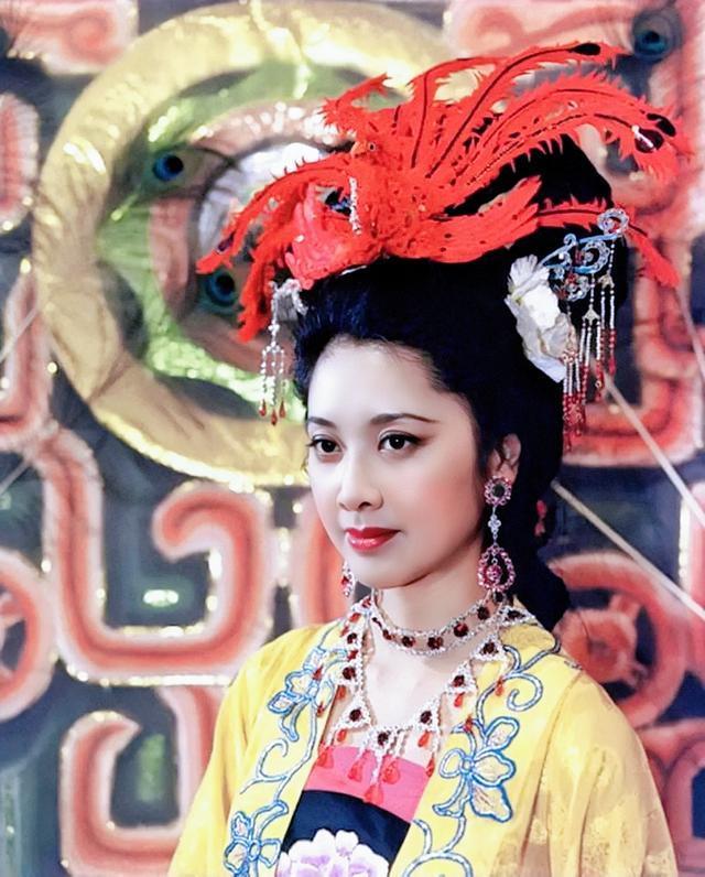 10版"女儿国"国王,浙版太妖,舒畅像印度新娘,朱琳版一眼万年