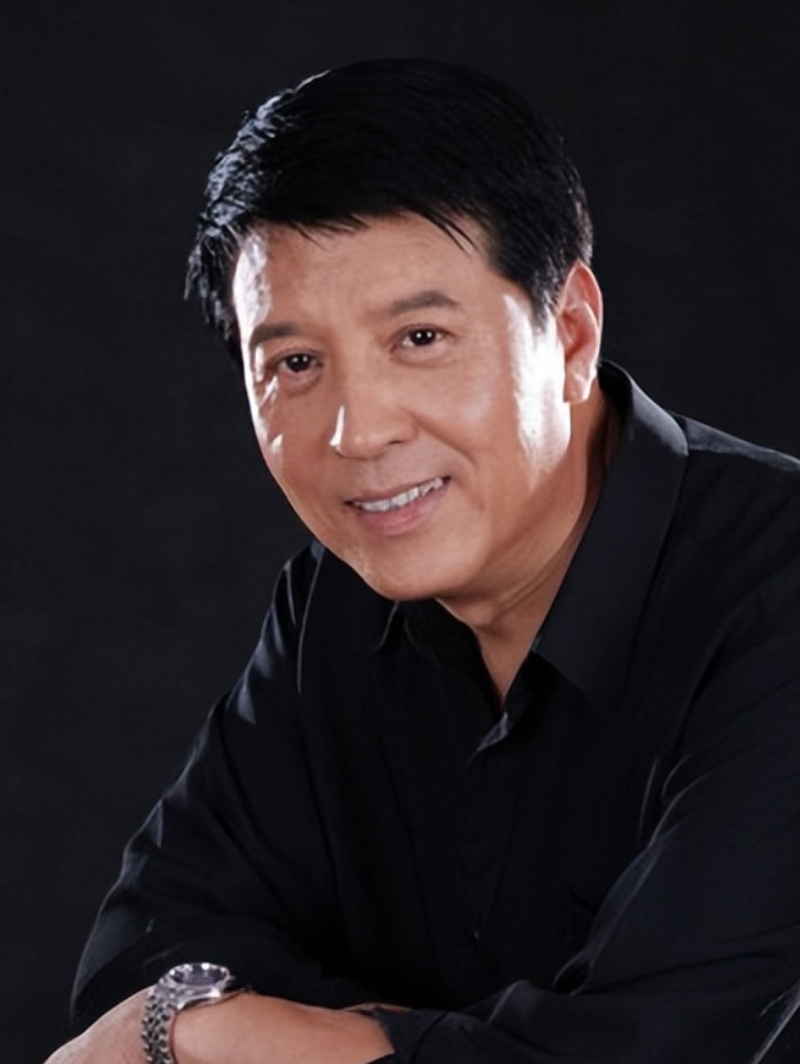 关少曾父亲是琴书泰斗培养女儿关晓彤如今女儿成最大骄傲