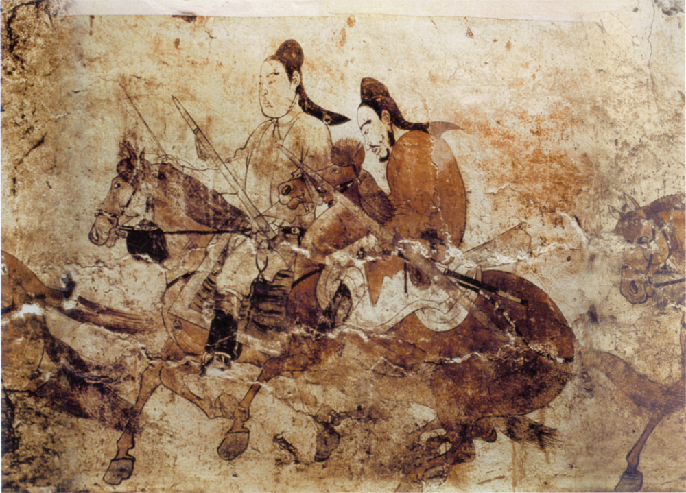 广额丰颐椭圆形脸,浓眉凤眼,高鼻梁,小嘴.
