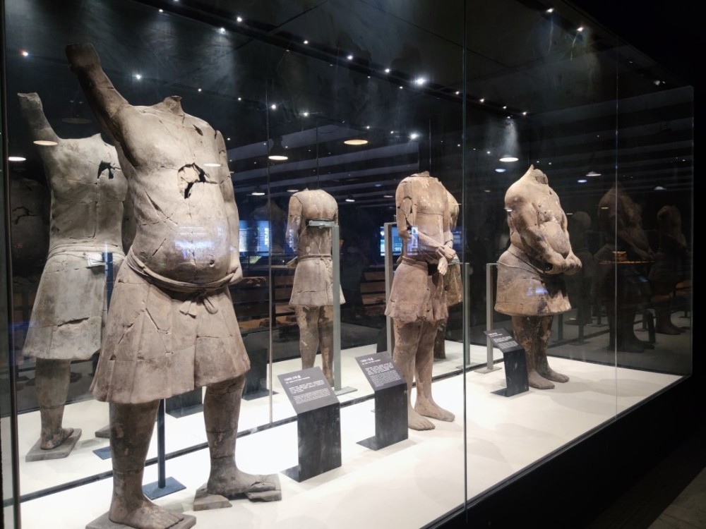 秦百戏俑的"柔情多姿"_腾讯新闻