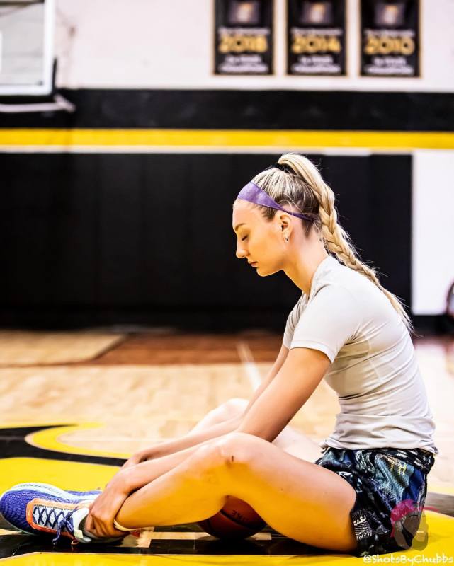 篮球女运动员卡梅伦图片
