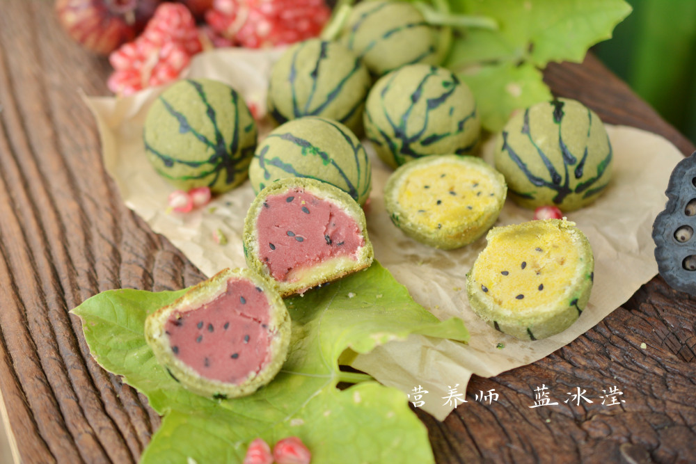 超萌的西瓜月饼真馋哭隔壁小孩