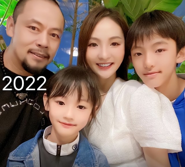 与老婆相爱16年,48岁晋松罕见秀妻,硬朗外表下居然是"暖男心"_腾讯