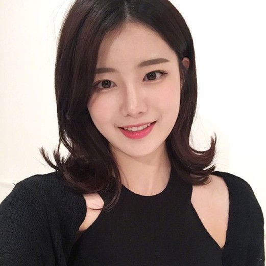 女人上了年纪,头发只能越来越短吗?推荐4款齐肩卷发,洋气减龄插图3