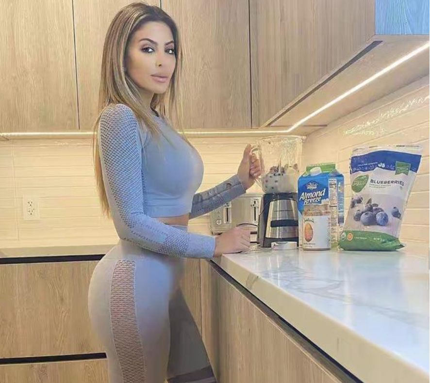 拉尔萨:很难有像他这样的!48岁身材颜值超美_腾讯新闻