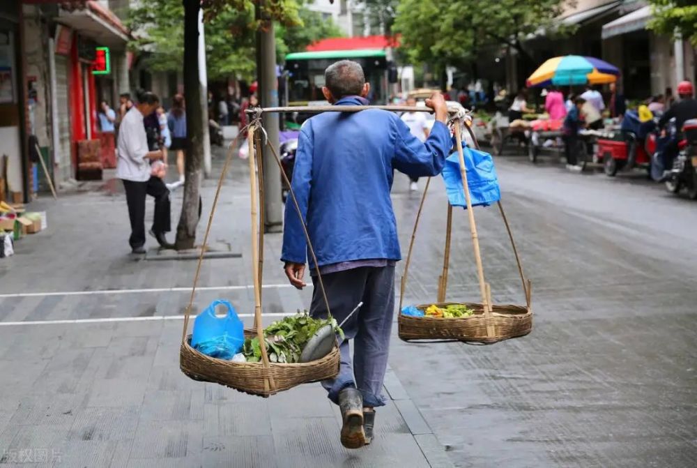 农民挑担图片图片