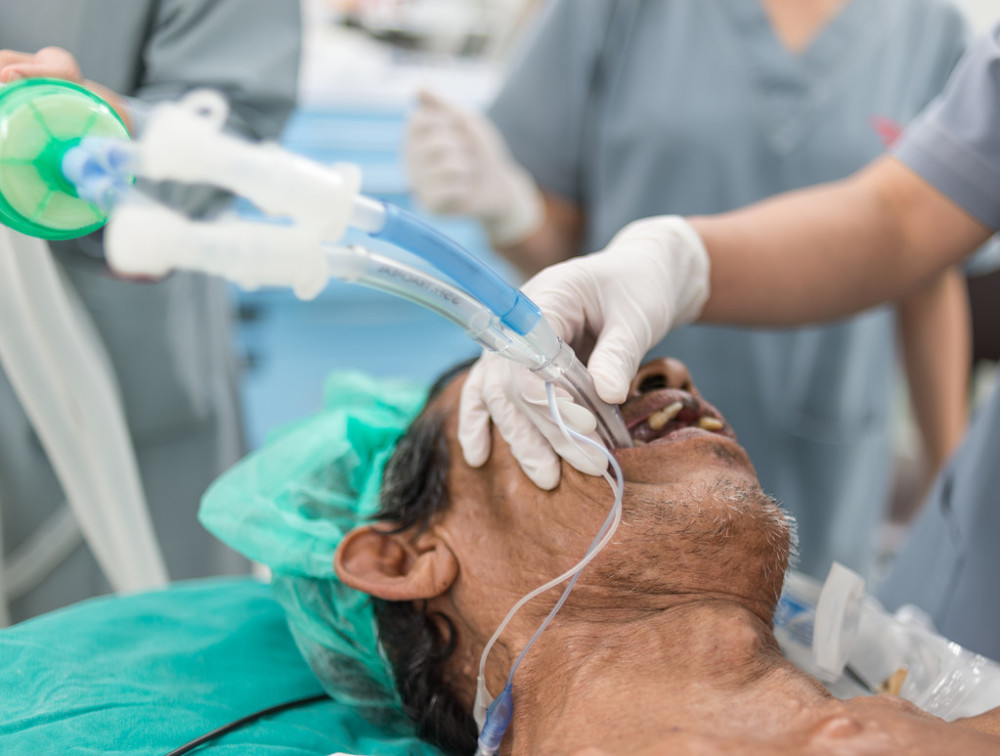 除了骨科医生,见证取石头常年最多的就是麻醉科医生.