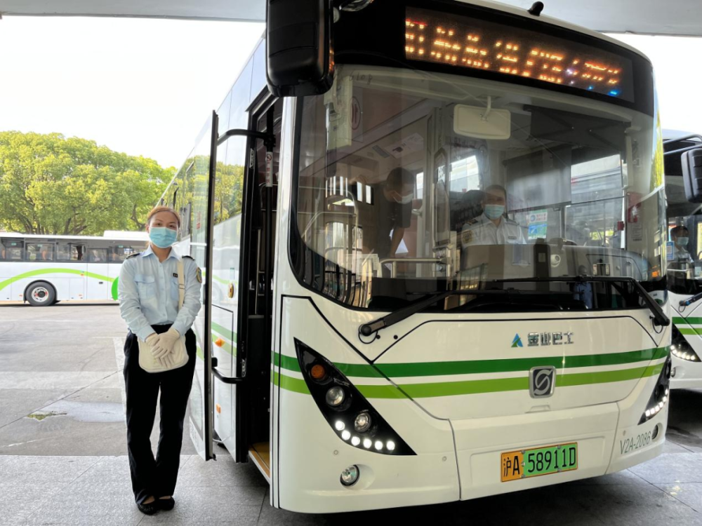 金山这条往返市区的公交线路换新车啦(附时刻表)_腾讯新闻