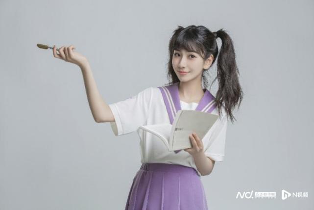 《你笑起来真好看》原唱女孩李昕融出书了