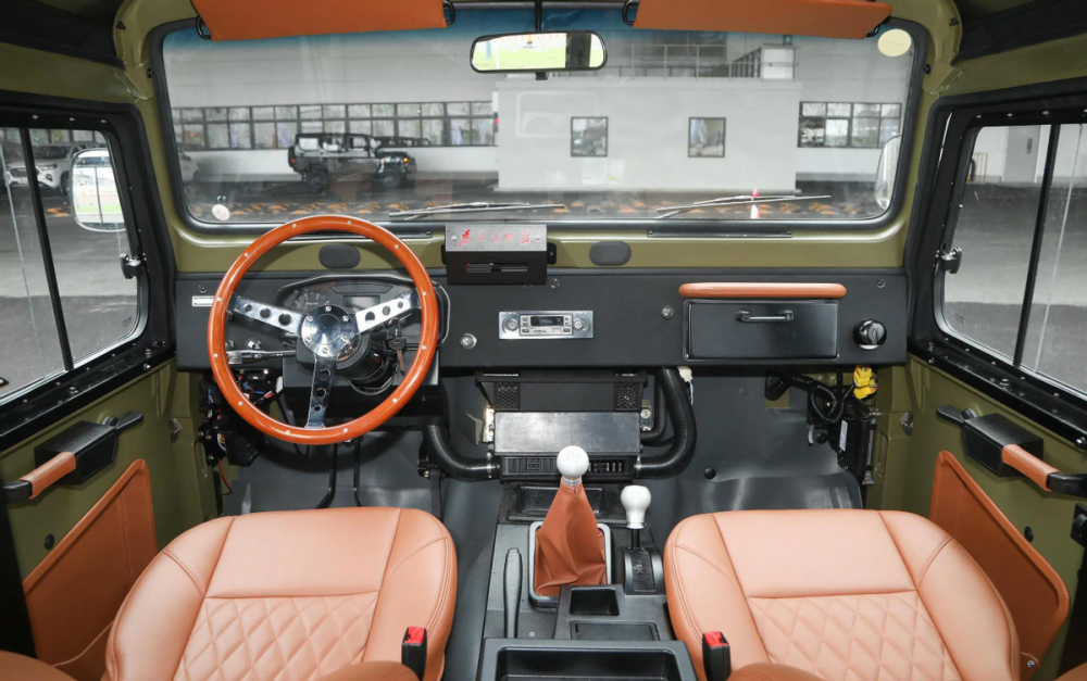 而进入到内饰,彻底被眼前的景象所震惊了!