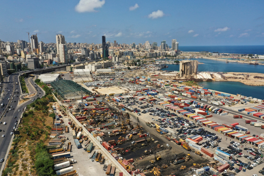 外代一线黎巴嫩贝鲁特港口粮仓大面积垮塌