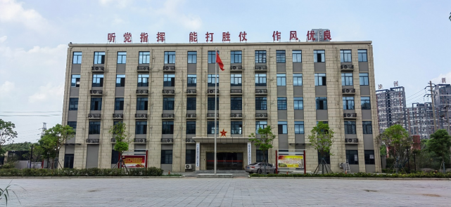 婚车入军营新人入住新营区