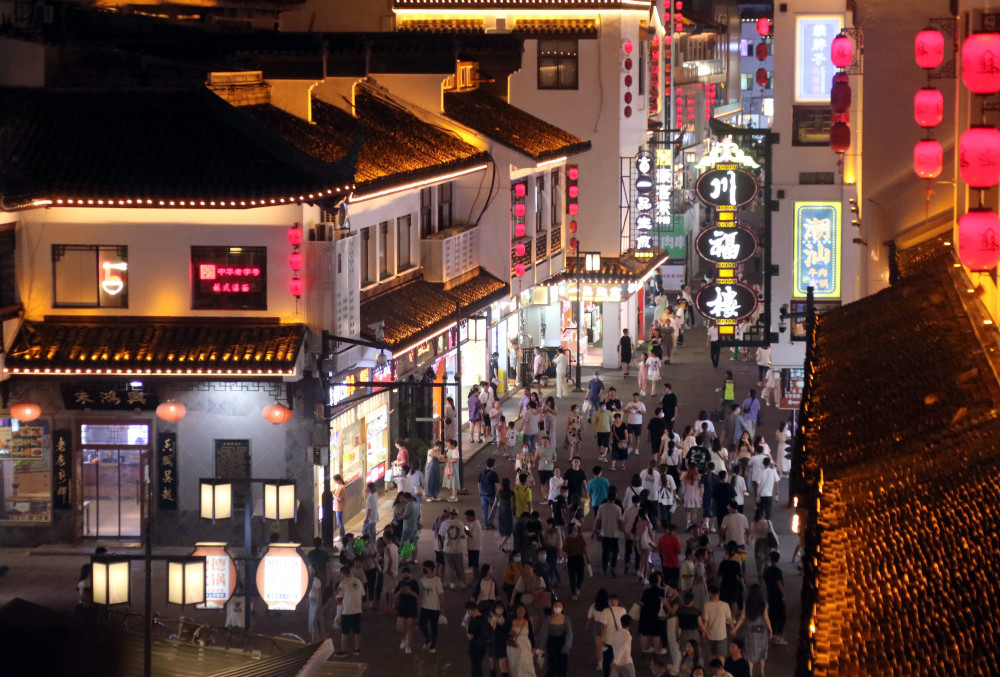 苏州处暑伴凉风夜游观前街