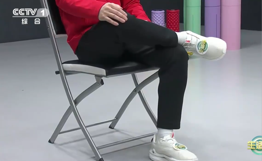 二郎腿的替代坐姿火上热搜网友这才是真正的姿势