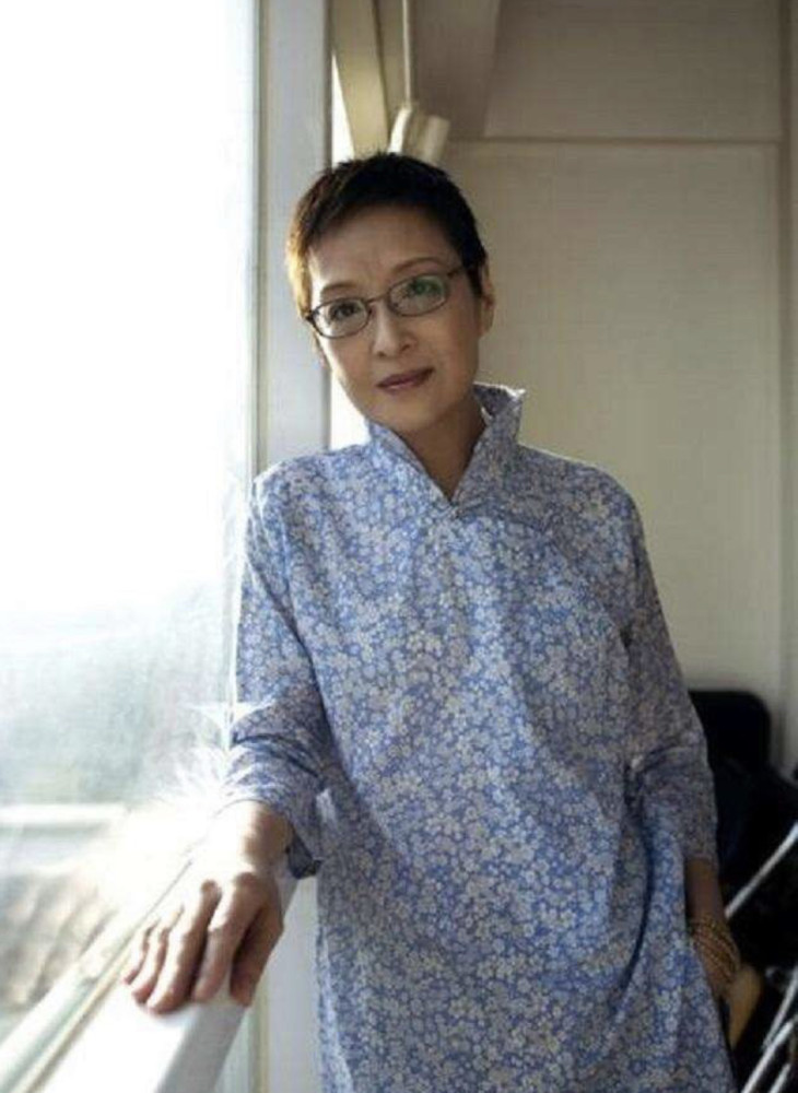 看到69岁胡因梦才发现:女人上了年纪剪短发,原来可以这么高级插图8