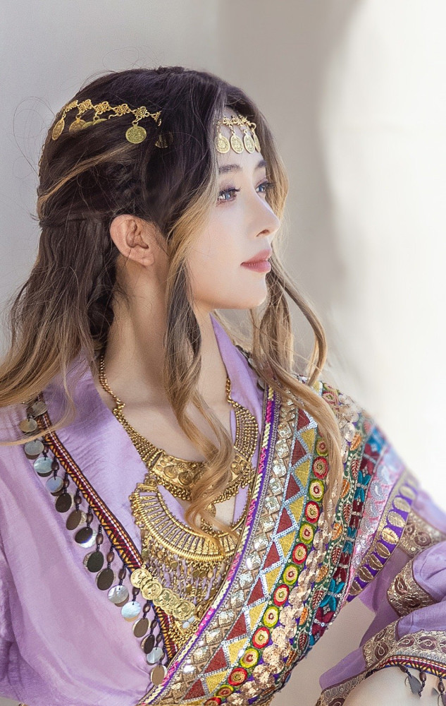 曾经的明教圣女,是否也曾这样走过?b:emmmm56个民族吧.