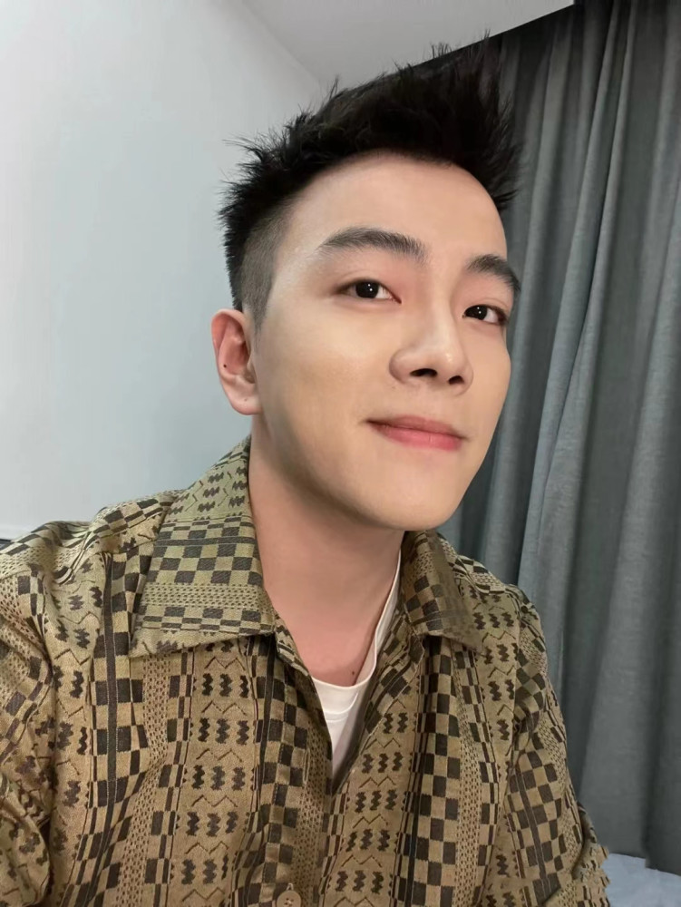 只有女生能纹眉?男生纹了眉,让女生更喜欢插图