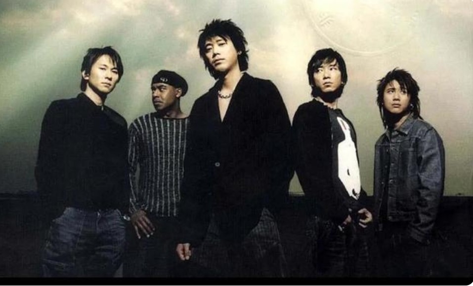 当大家都在赞扬信乐团能写出如此**的作品时,信乐团也并没为这首爆红