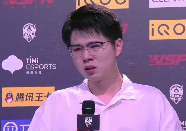 hero官宣放假一个月久哲开始挑人水友早该这么干了