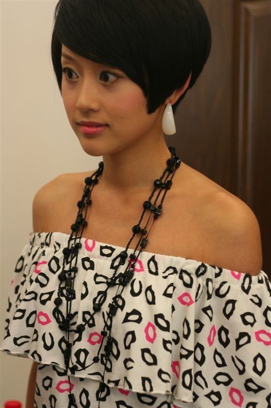 1999年,杜斯琦和凌晗一起在"梦之光"组合中工作,几年后一起来到了《我