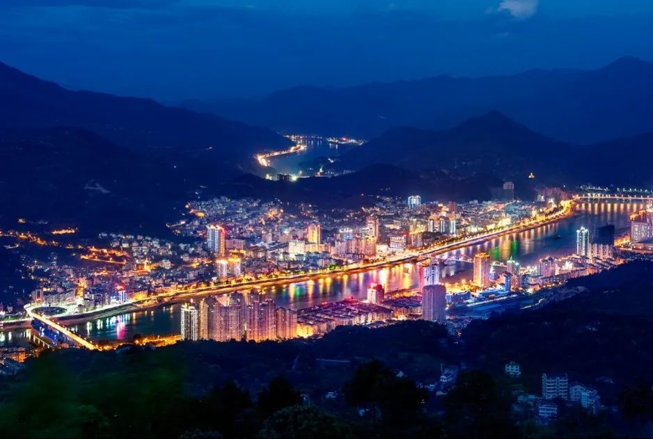 了解青田>宣传片《世界青田》青田县地处浙南山区,瓯江中下游,毗邻