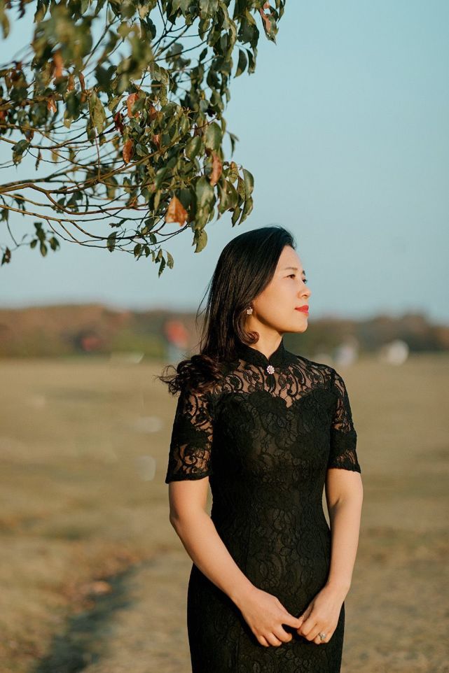 就得注意下面这些细节:所以对于想走优雅知性风的中年女性来说,就要