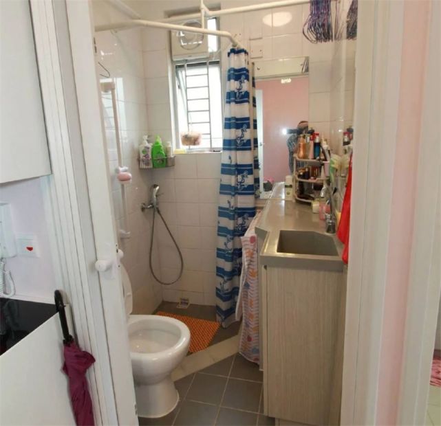 香港夫妻住进15㎡"廉租房",蜗居虽逼仄,却容纳下1室1厅1厨1卫_腾讯