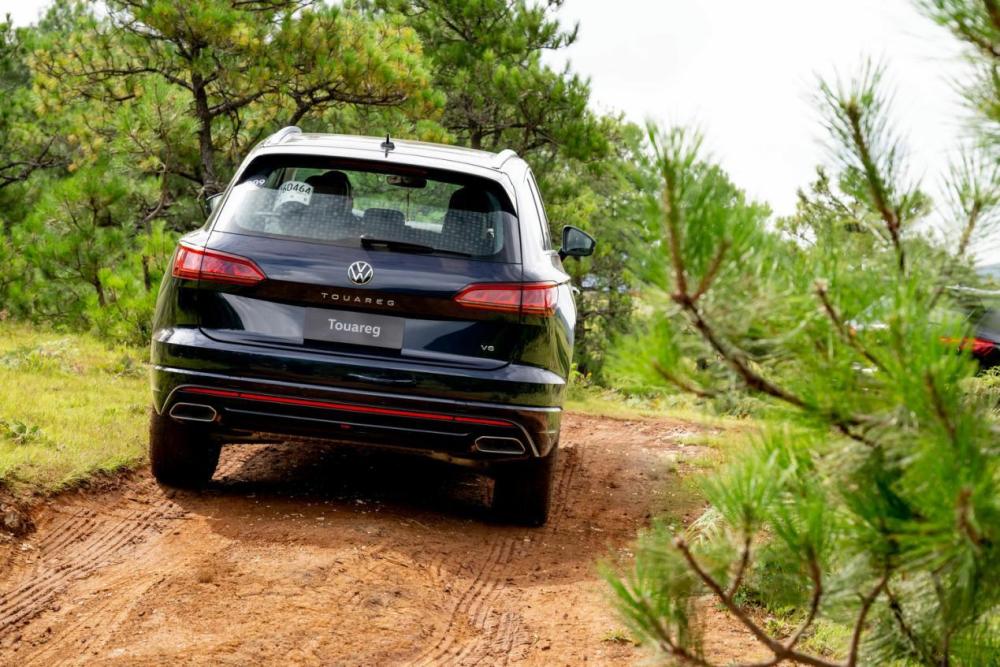 百万级豪车的行驶品质 试驾大众途锐_腾讯新闻