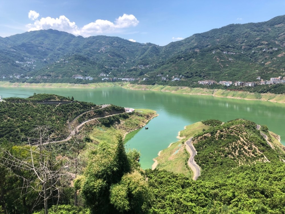 三峡库区香溪河流域综合治理光秃秃的消落区变绿色长廊