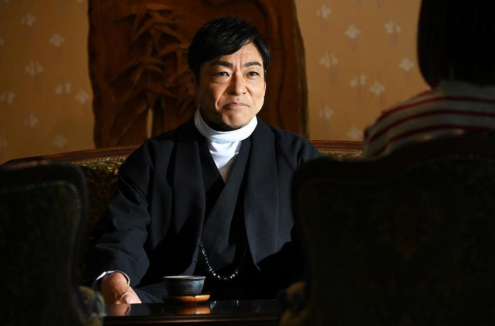 香川照之是日本著名的男演员,他甚至还和姜文合作拍摄《鬼子来了》,在