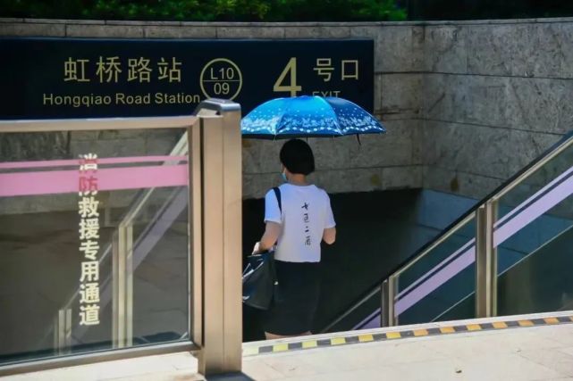 “无障碍渡板”年内将覆盖上海地铁全网！有人反映近期车厢闷热，回应来了_腾讯新闻