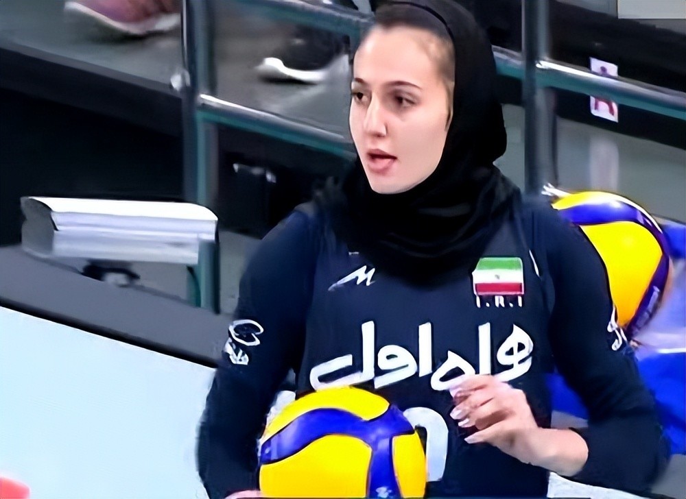 中国女排3-1胜伊朗队,豪取4连胜排小组第1,戴口罩影响发挥输1局_腾讯