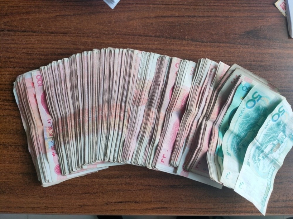 男子见工友随身带着3万多元现金,趁其睡着下黑手,结果……_腾讯新闻