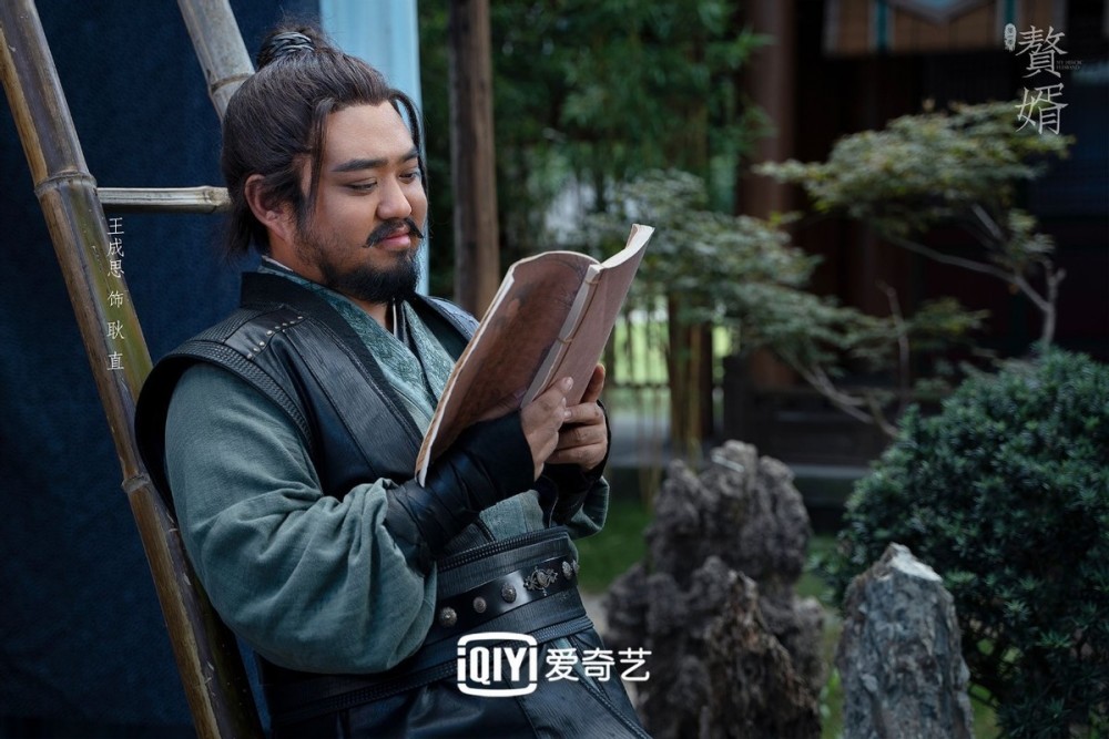 "耿护院"王成思一人分饰两角,喜剧片《爱情的代驾》减压又治愈_腾讯