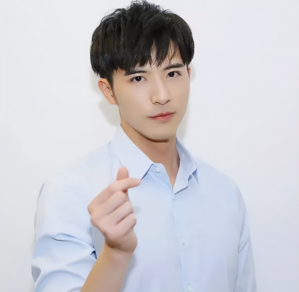 一个让人连名字都记不对的三线男演员却逼得娜扎张天爱相继开撕