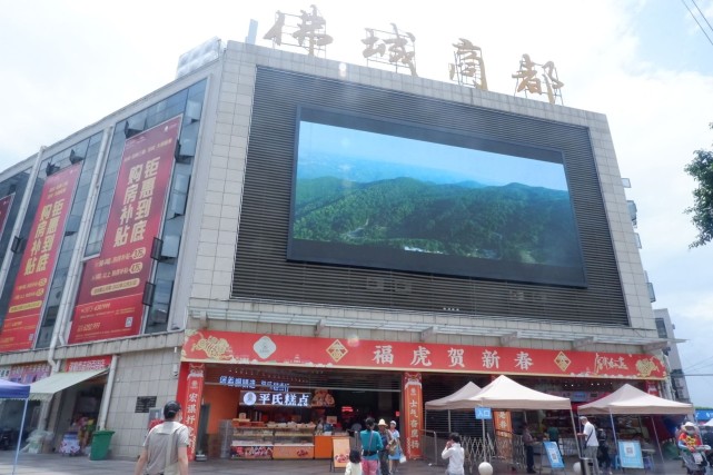 云南弥勒把集市搬进商城,5星级的菜市场,顶楼菜场也太便宜了