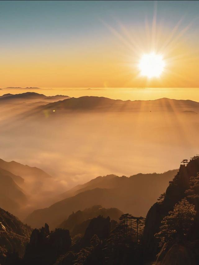 围山崛围山的美远不止秋天与红叶,旭日东升更是稀疏平常的美好与浪漫