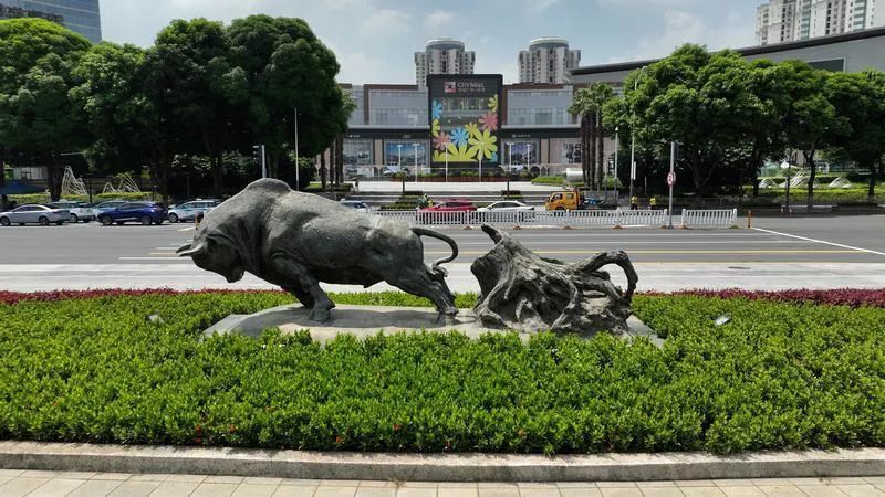 深圳文脉影像志│孺子牛雕塑一座城市的属相