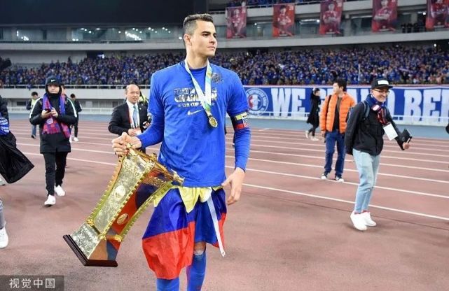 前申花队长莫雷诺退役!