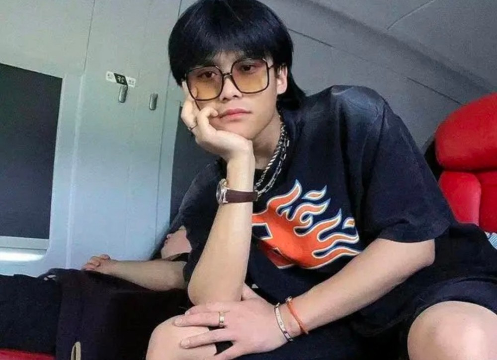 "不务正业"却圈粉6千万,每天上网收入过亿,小杨哥到底啥背景插图