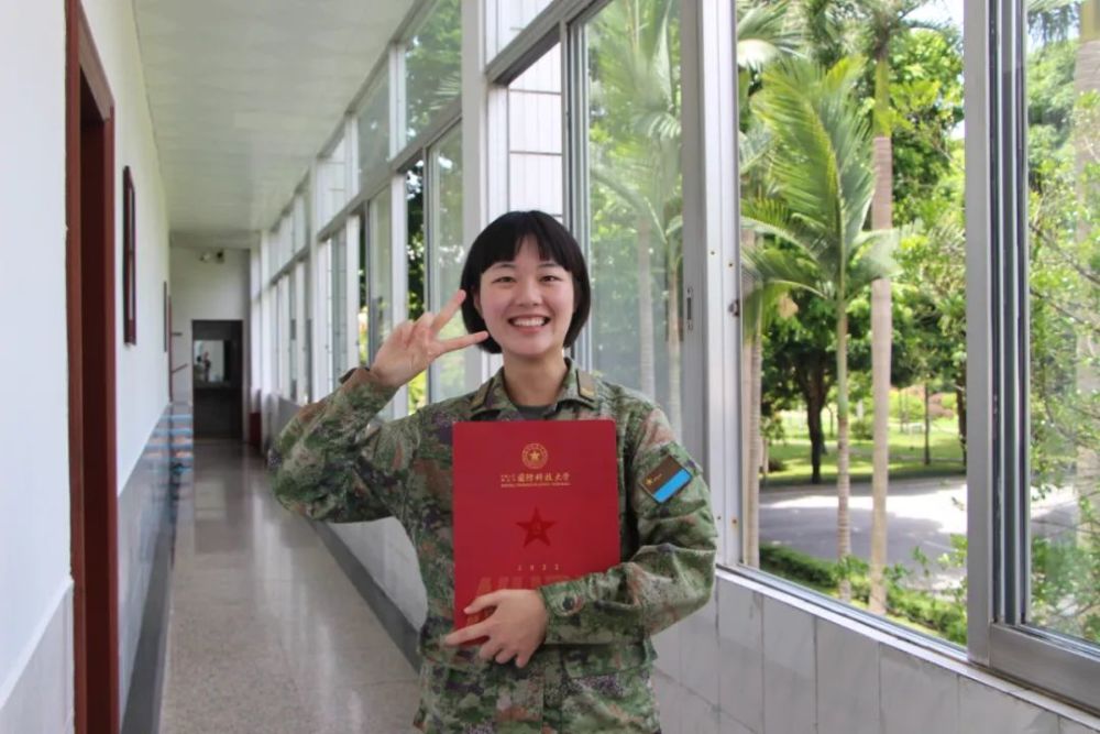 武警女兵军校图片