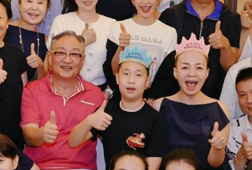 宋丹丹62岁生日宴曝光,白雪携老公惊喜现身,众星齐聚氛围火热_腾讯